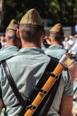 Seville, İspanya - 30 Mayıs 2019: İspanyol lejyon askerleri (İspanya Ordusu ve İspanya 'nın Acil Müdahale Gücü). İspanya 'nın Sevilla kentinde İspanyol Silahlı Kuvvetleri Günü sırasında