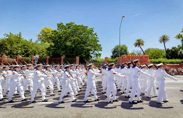 Sewilla Hiszpania Czerwca 2019 Parada Różnych Korpusów Hiszpańskiej Armii Podczas — Zdjęcie stockowe