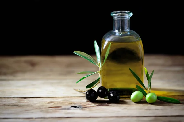 Olio Oliva Ramo Ulivo Sul Tavolo Legno — Foto Stock