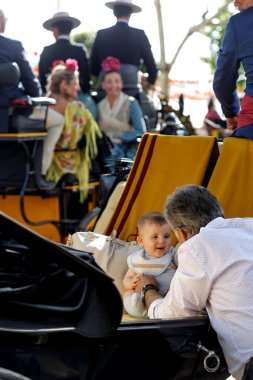 Seville, İspanya - 09 Mayıs 2019: Büyükbaba Nisan Fuarı 'nda (Feria de Abril), Sevilla Fuarı (Feria de Sevilla), Endülüs, İspanya