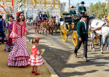 Seville, İspanya - 09 Mayıs 2019: Nisan Fuarı (Feria de Abril), Sevilla Fuarı (Feria de Sevilla), Endülüs, İspanya