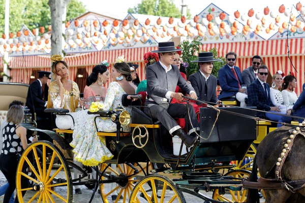 Seville, İspanya - 09 Mayıs 2019: Nisan Fuarı (Feria de Abril), Sevilla Fuarı (Feria de Sevilla), Endülüs, İspanya