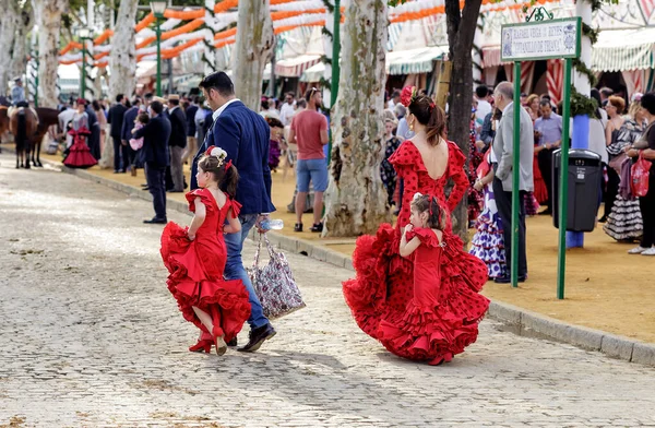 Seville, İspanya - 09 Mayıs 2019: Nisan Fuarı (Feria de Abril), Sevilla Fuarı (Feria de Sevilla), Endülüs, İspanya