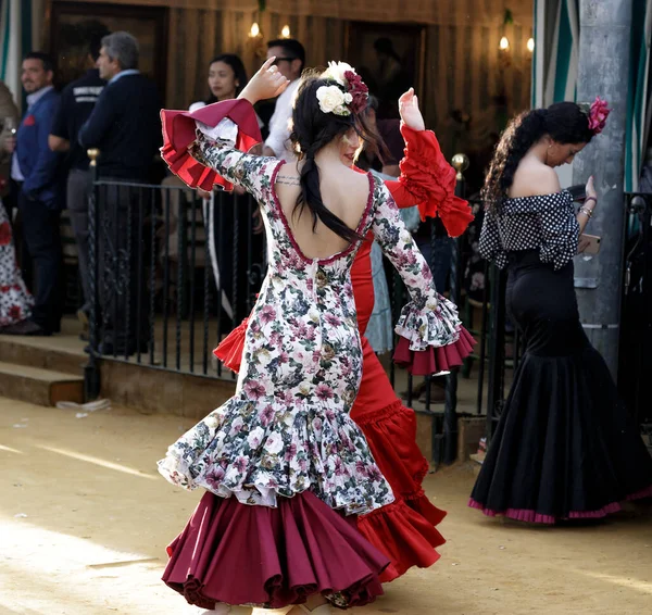 Seville, İspanya - 09 Mayıs 2019: Nisan Fuarı (Feria de Abril), Sevilla Fuarı (Feria de Sevilla), Endülüs, İspanya