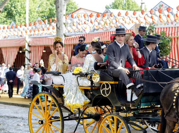 Seville, İspanya - 09 Mayıs 2019: Nisan Fuarı (Feria de Abril), Sevilla Fuarı (Feria de Sevilla), Endülüs, İspanya