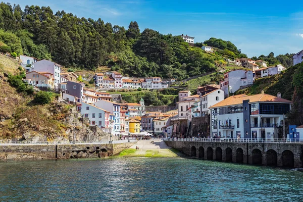 Cudillero 'daki geleneksel balıkçı köyü. Asturyalar. İspanya 'daki en güzel turistik yerler..