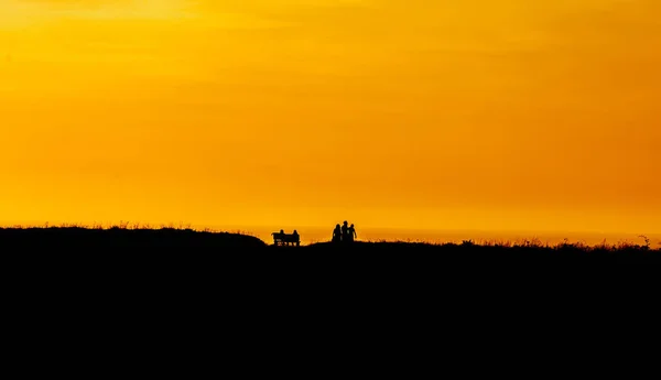 Familiensilhouette Mit Spaß Strand Bei Sonnenuntergang Konzept Der Freundlichen Familie — Stockfoto