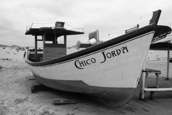Black White Fishing Boat Beautiful Beach — стоковое фото