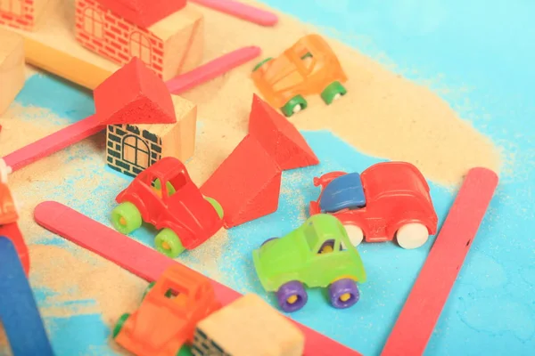 Ahşap oyuncak mavi arka plan 