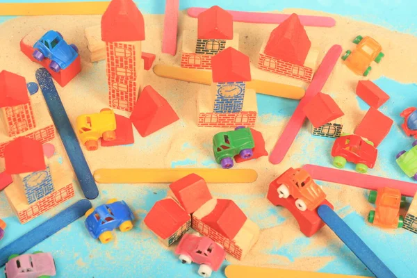 Ahşap oyuncak mavi arka plan 