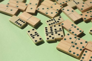 Domino bloklarının kapatılması, seçici odak