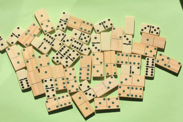 Masada beyaz küplerle domino arkaplanı.