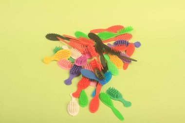 Yeşil arkaplanda taramalar