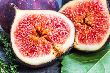 Taze mor incir meyveli makro arka plan.