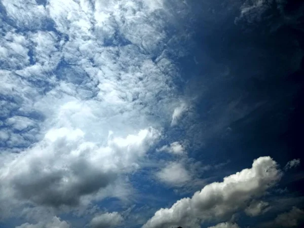 Schöner Himmel Mit Wolken — Stockfoto