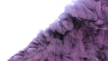 Siyah arka planda beyaz duman. soyut doku.