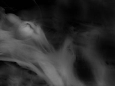 Siyah üzerindeki dumanın soyut arkaplanı