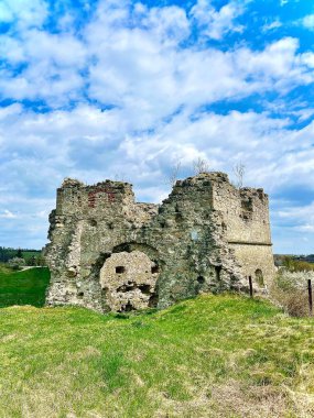 Şehrin eski bir kasabasındaki antik şatonun kalıntıları. En güzel manzaranın devleti.