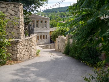 Bahşisaraj, Kırım - 18 Eylül 2020: Oktyabrskaya Caddesi, Bakhchisarai, Kırım