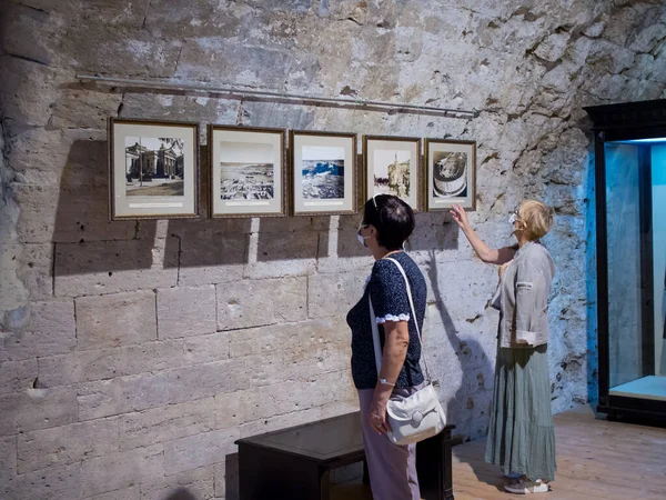 Sébastopol Crimée Septembre 2020 Visiteurs Sur Les Stands Musée Batterie — Photo