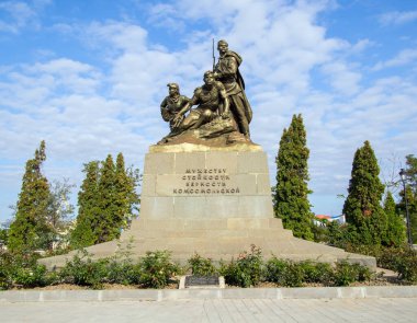 Sivastopol, Kırım - 19 Eylül 2020: Uluslararası, Sivastopol, Kırım Meydanı 'ndaki Komsomol üyeleri anıtı