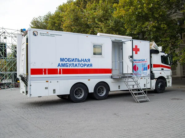 Sevastopol Krim September 2020 Specialiserad Lastbil Med Mobil Ambulansstation Van — Stockfoto