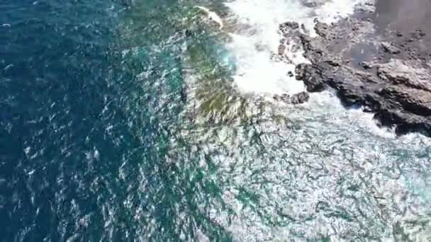 Hierro Kanarya Adaları Nın Volkanik Kıyısında Altı Kaya Yapısı Dalgaları — Stok video