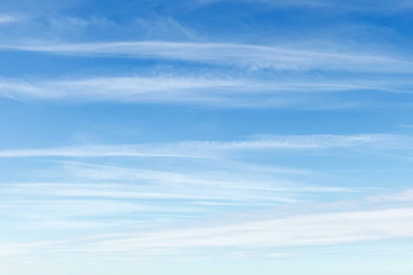 Прекрасне Блакитне Небо Білими Круглими Хмарами — стокове фото