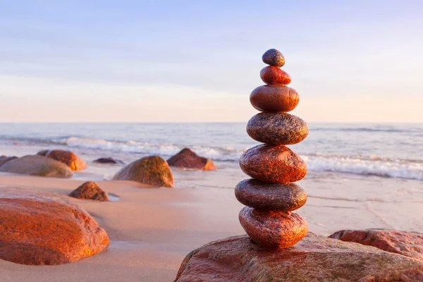 Piedras Zen Sobre Fondo Cielo Rosado Mar Concepto Paz Armonía — Foto de Stock
