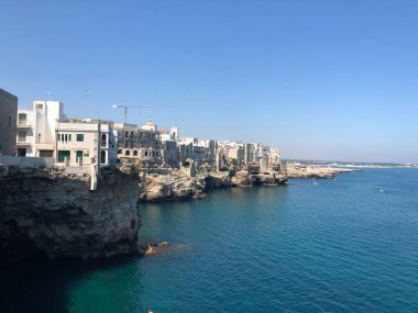 Akdeniz 'in beyaz şehir manzarası