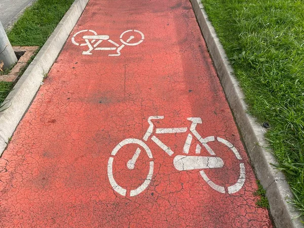 Cycle path route indications