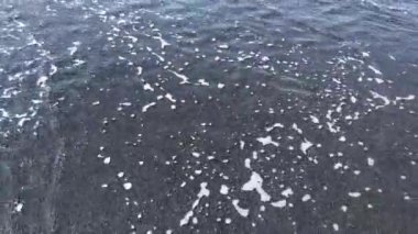 Maratea 'nın kara sahillerinde güzel deniz dalgaları