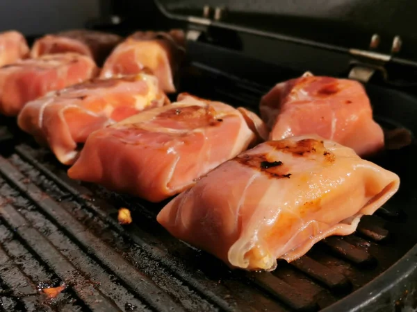 Backing Sommige Vlees Zomer Een Elektrische Barbecue — Stockfoto