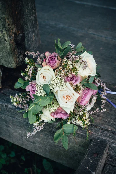 Beautiful Stylish Wedding Bouquet Pink White Roses Lies Wooden Bench — Stockfoto