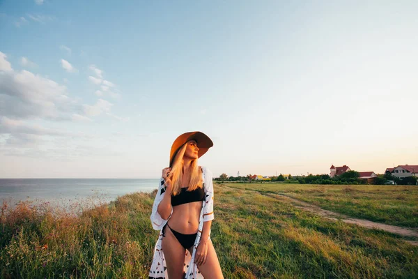 Slender Beautiful Blonde Girl Black Swimsuit Light Pareo Hat Stands — Stock Photo, Image