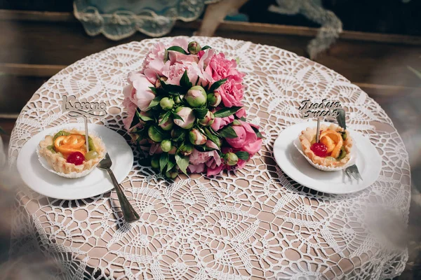 Desayuno Festivo Para Los Recién Casados Café Postre Bayas Dulces — Foto de Stock