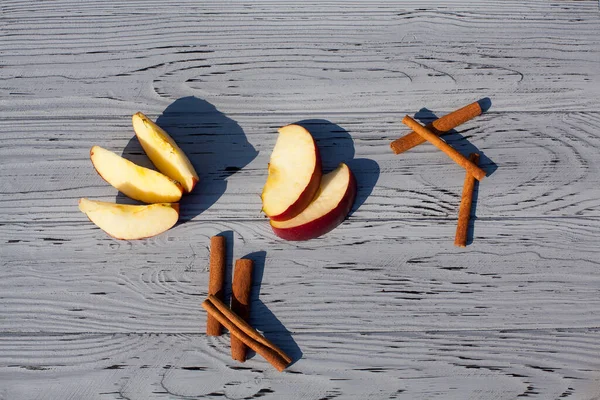 Pieces Ripe Red Apple Cinnamon Sticks Lie Light Blue Textured — Stock Photo, Image