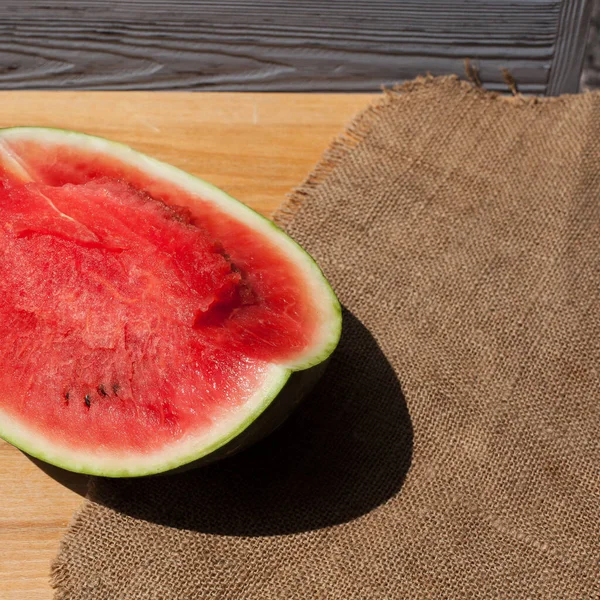 Ripe Large Piece Red Cut Striped Watermelon Pits Lies Cloth — Stock Photo, Image