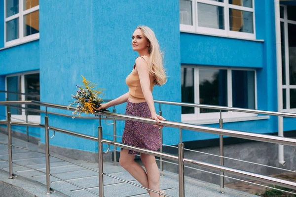 Beautiful Girl Blond Long Hair Dressed Bright Skirt Sexy Topic — Zdjęcie stockowe