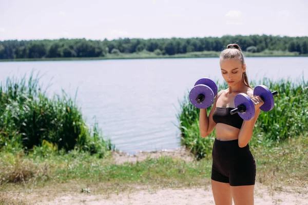 Tanned Girl Slim Figure Blond Hair Black Shorts Tank Top — Foto de Stock