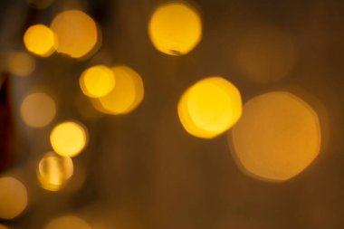 Bokeh. Güzel Yeni Yıl Bokeh. Noel çelengi odak dışı parlıyor.