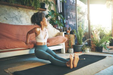 Esnekliğini ve gücünü her esneme hareketinde geliştiriyor.