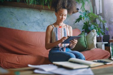 Bugün evden çalışıyorum. Stok fotoğrafı.