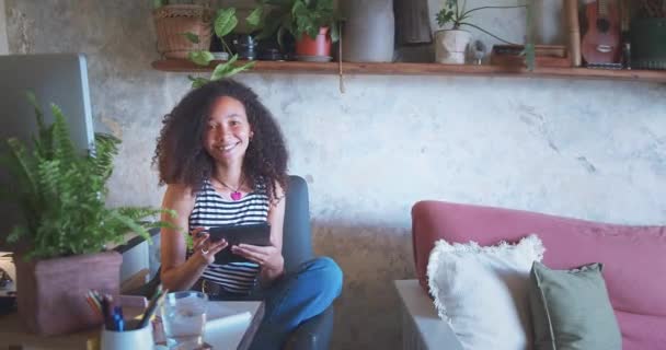 Shot Attractive Young African Woman Sitting Alone Using Her Tablet — Stock videók