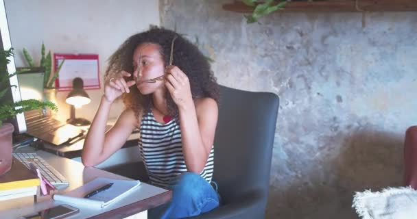 Shot Attractive Young Woman Sitting Alone Feeling Stressed While Working — Stock videók