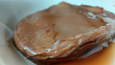 Kombucha bir çay mantarı. Doğal bir B vitamin kompleksi kaynağı. Meyve, tatlandırılmış, koyu siyah çay ile elde edilir. Aslen Japonyalı. Uzun zamandır sağlıklı ve güzel bir iksir olarak kullanılıyor..