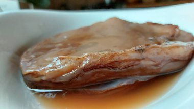 Kombucha bir çay mantarı. Doğal bir B vitamin kompleksi kaynağı. Meyve, tatlandırılmış, koyu siyah çay ile elde edilir. Aslen Japonyalı. Uzun zamandır sağlıklı ve güzel bir iksir olarak kullanılıyor..