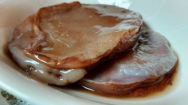 Kombucha bir çay mantarı. Doğal bir B vitamin kompleksi kaynağı. Meyve, tatlandırılmış, koyu siyah çay ile elde edilir. Aslen Japonyalı. Uzun zamandır sağlıklı ve güzel bir iksir olarak kullanılıyor..