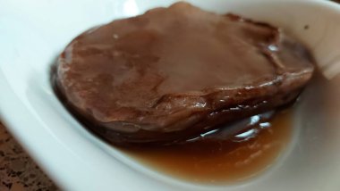 Kombucha bir çay mantarı. Doğal bir B vitamin kompleksi kaynağı. Meyve, tatlandırılmış, koyu siyah çay ile elde edilir. Aslen Japonyalı. Uzun zamandır sağlıklı ve güzel bir iksir olarak kullanılıyor..