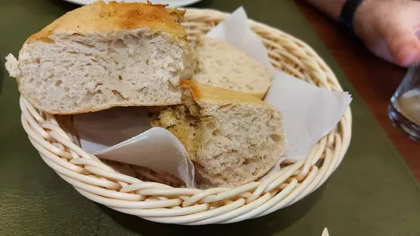 Comida Mediterránea Alimentos Saludables Baguette Rodajas Plato Cerca Sabrosas Mordeduras — Foto de Stock